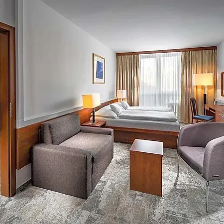 Hotel Pinia &