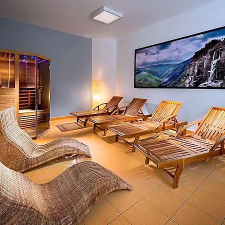 Pinia & Hotel 4*