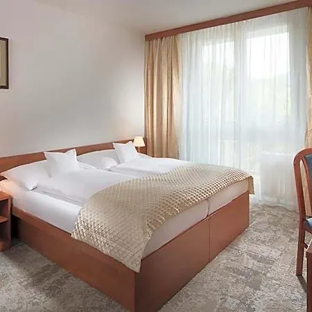 Pinia & Hotel 4*