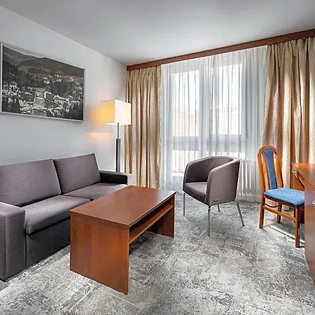 Pinia & Hotel 4*