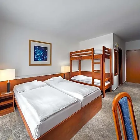 Pinia & Hotel
